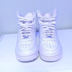 Selling Air Force 1 and they are white